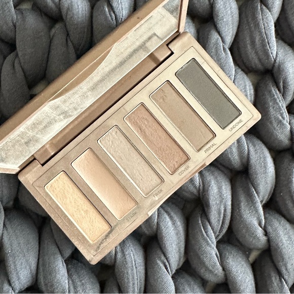 Urban Decay Naked2 Basics Eyeshadow Palette - Picture 6 of 6